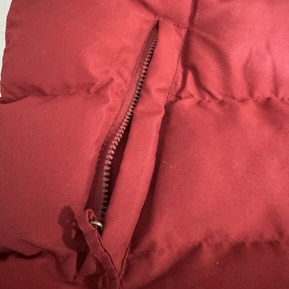 St. John's Bay Men’s Size Large Puffer Vest Navy Red/Rust color Zip Closure. - Picture 2 of 9